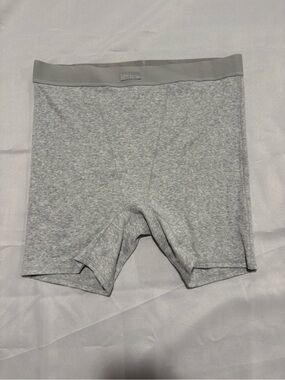 SKIMS Women's Gray Ribbed Boxer Shorts